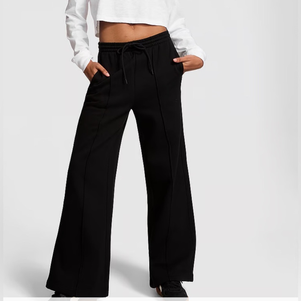 VS/ PINK Sweatpants
Black Wide Leg  L